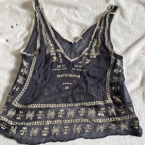 Écote Crop Top